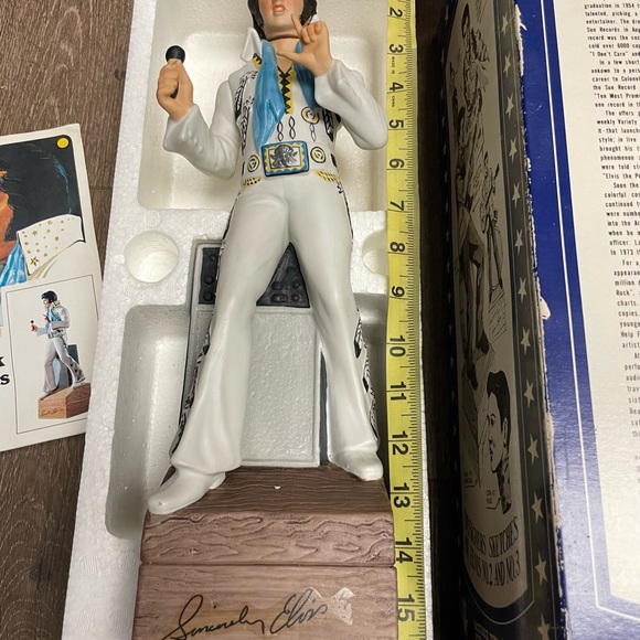 Vintage 15.5” Elvis Decanter Music Box Love Me Tender Collectible - Picture 9 of 11